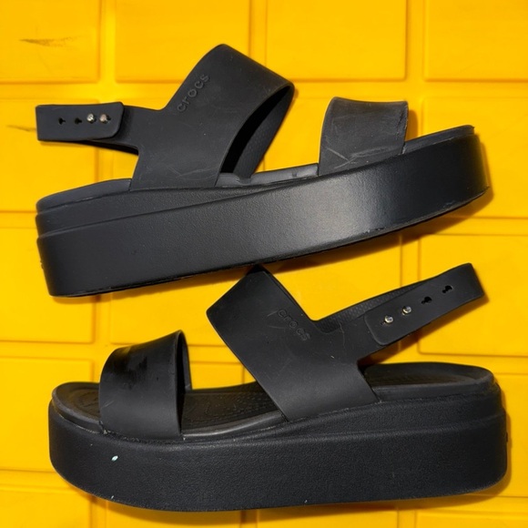 CROCS Women's Black Platform Sandals size 7 - Picture 1 of 5